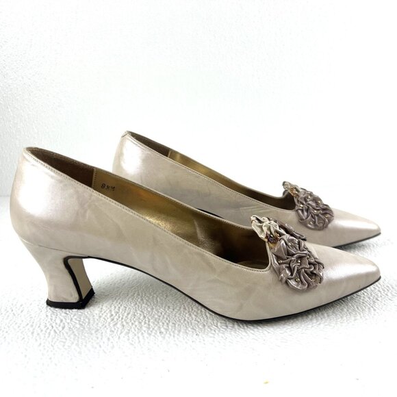 Adrienne 8.5 Womens Bone Leather Heels With Floral Embellishments & Gold Accents - Picture 2 of 16